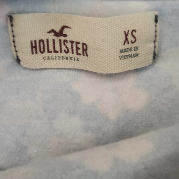 FINAL SALE Hollister Navy floral crop top - Picture 11 of 13